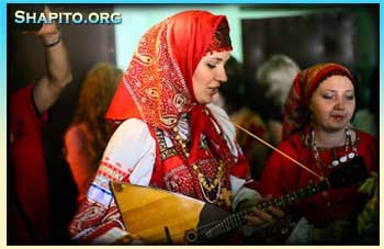 Фольклорный ансамбль на празднике